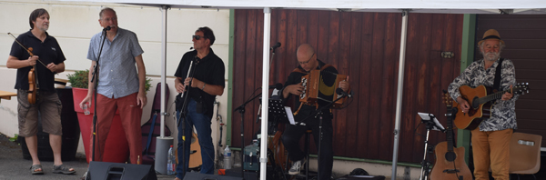 Rob Gibson sings with Breton folk band Dremmwel at Plomelin