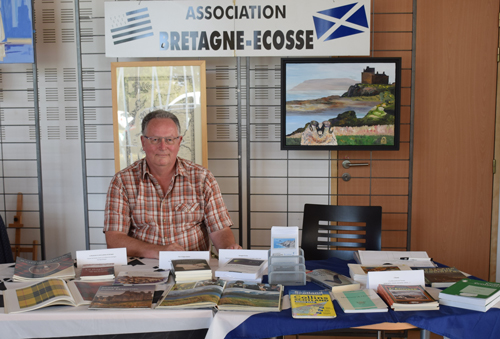 Le président, Pierre Delignière au forum des associations d'Audierne/Plouhinec