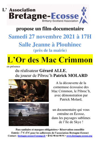 Affiche annonce de la projection du film documentaire L’Or des MacCrimmon avec deux photos extraites du film : sur la première, trois hommes sont penchés sur une table et observent 
					une cornemuse à la lumière d'une lampe de table, sur la deuxième, un paysage d'Ecosse nuageux, un homme de dos joue de la cornemuse face à la mer.